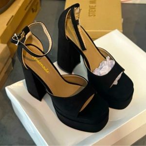 New! Black Suede Heels 6